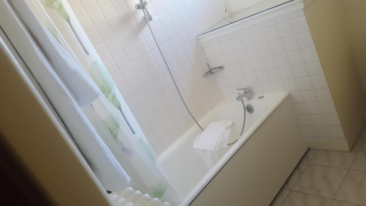 Hotel De La Cloche Sp Ρενς Εξωτερικό φωτογραφία