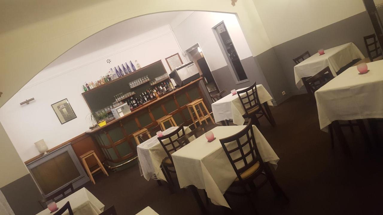 Hotel De La Cloche Sp Ρενς Εξωτερικό φωτογραφία