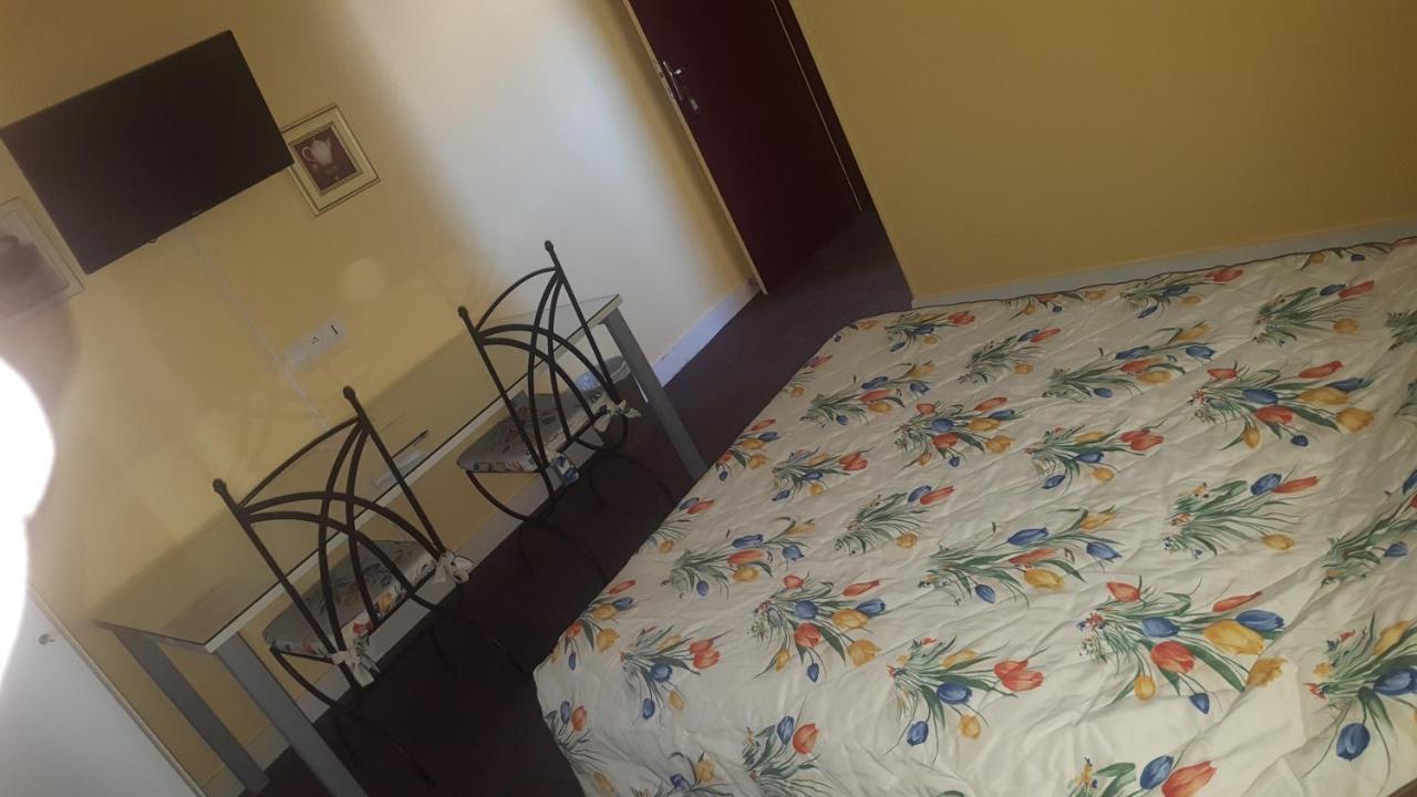 Hotel De La Cloche Sp Ρενς Εξωτερικό φωτογραφία