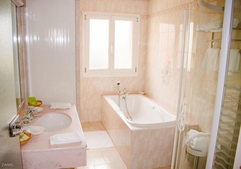 Hotel De La Cloche Sp Ρενς Εξωτερικό φωτογραφία